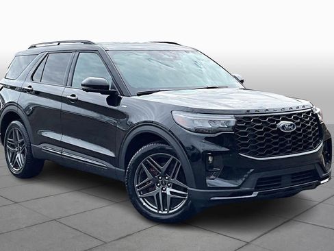 Certified 2025 Ford Explorer ST-Line w/ ST-Line Street Pack image 3