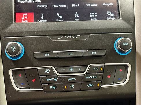 Used 2019 Ford Fusion SEL FWD image 15