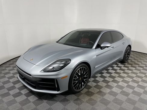 Used 2025 Porsche Panamera image 11