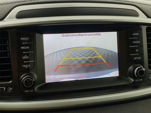 Used 2020 Kia Sorento EX image 17