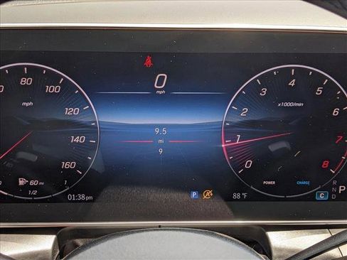 Used 2025 Mercedes-Benz GLC 300 4MATIC image 10