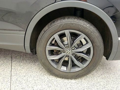 Used 2022 Volkswagen Tiguan SE image 9