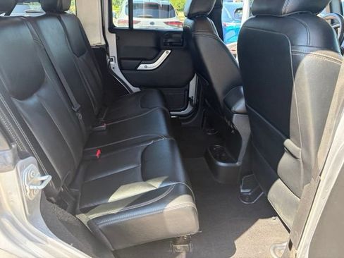 Used 2017 Jeep Wrangler Unlimited Rubicon AWD/4WD image 30