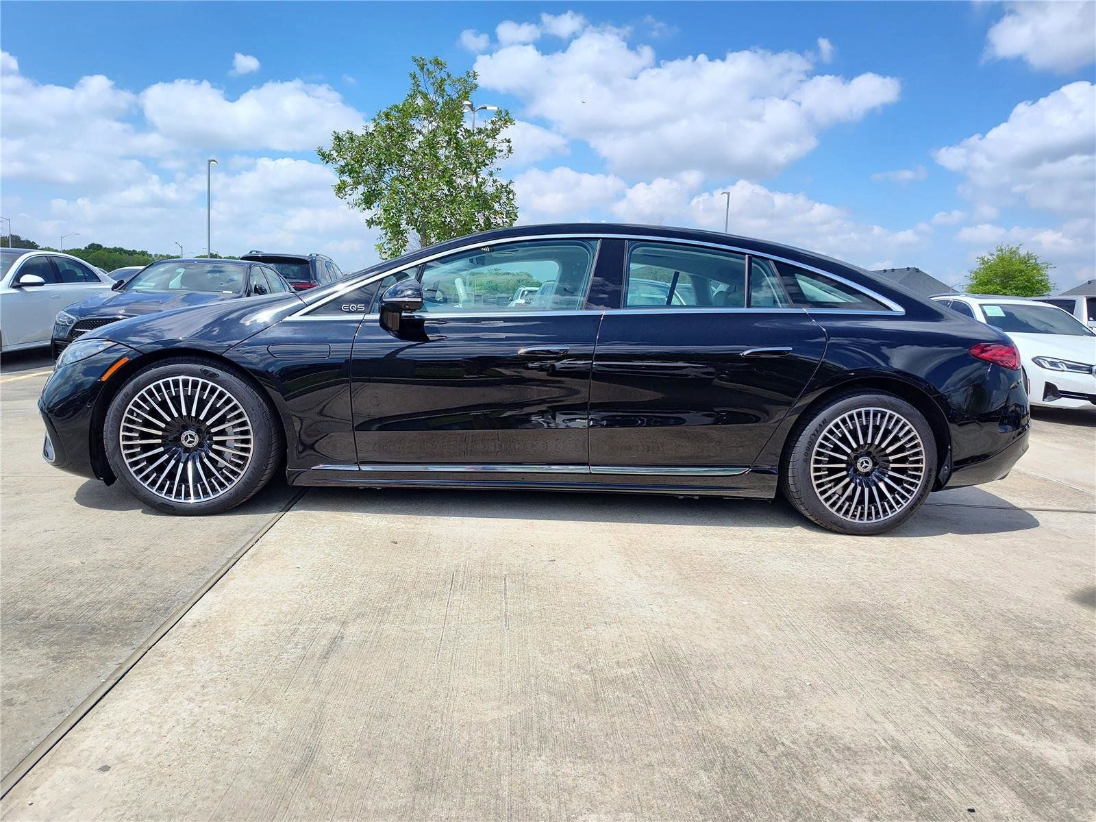 Used 2022 Mercedes-Benz EQS 580 4MATIC Sedan image 3