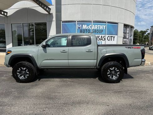 Used 2022 Toyota Tacoma TRD Off-Road AWD/4WD image 2