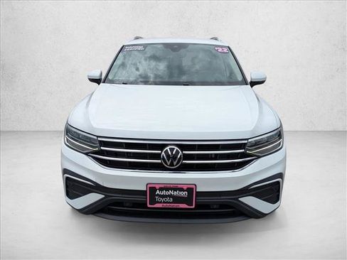 Used 2022 Volkswagen Tiguan SE FWD image 2