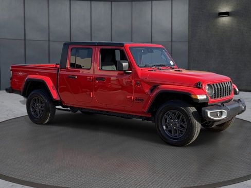 Used 2025 Jeep Gladiator Sport AWD/4WD image 8