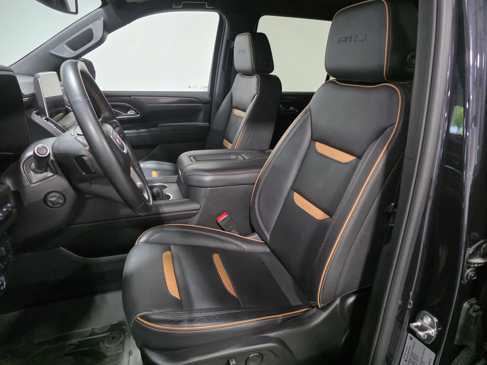 Used 2024 GMC Yukon AT4 AWD/4WD image 9