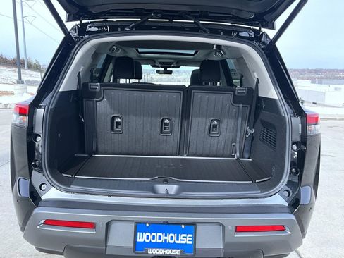 New 2026 Nissan Pathfinder Platinum image 9