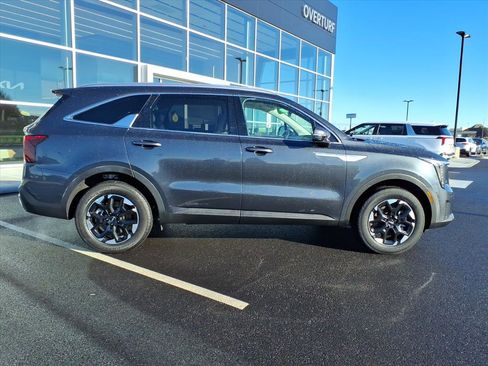 Certified 2025 Kia Sorento S w/ Panoramic Sunroof Package image 8