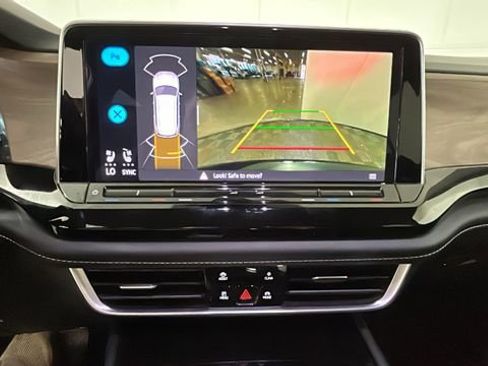 Used 2024 Volkswagen Atlas SE FWD image 25