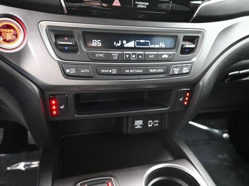 Used 2022 Honda Pilot Sport image 19