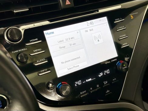 Used 2018 Toyota Camry L image 14