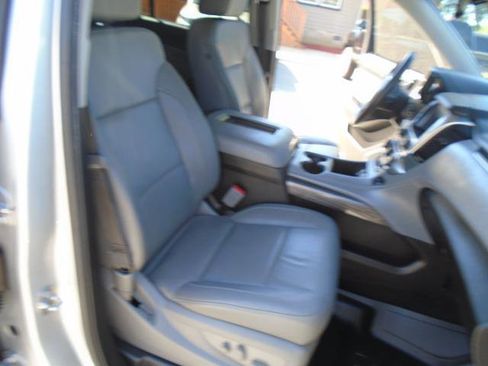 Used 2017 Chevrolet Suburban LT image 20