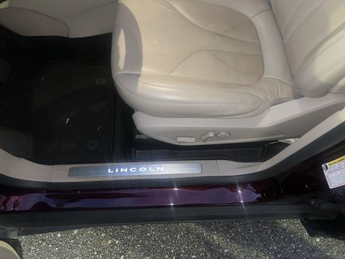 Used 2017 Lincoln MKC Reserve image 4