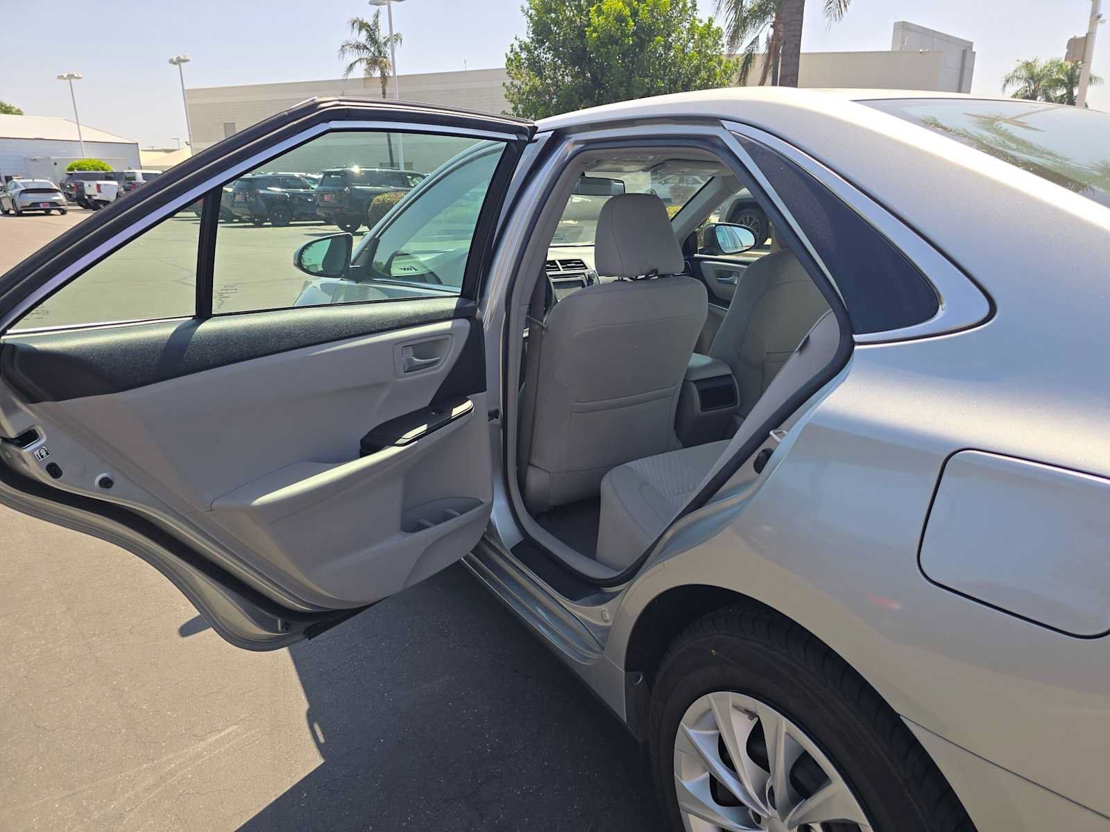 Used 2017 Toyota Camry LE FWD image 15