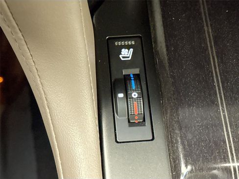 Used 2023 Lexus GX 460 Premium image 32