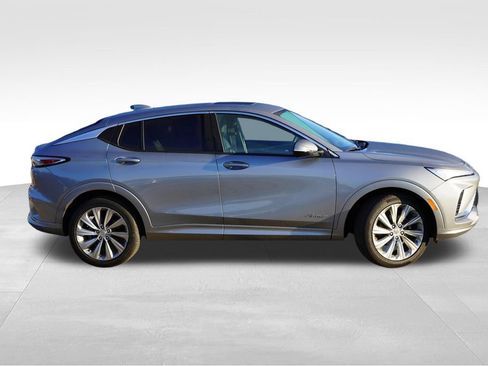 Certified 2024 Buick Envista Avenir FWD image 2
