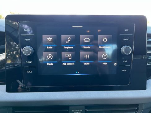 Used 2025 Volkswagen Jetta SE image 20