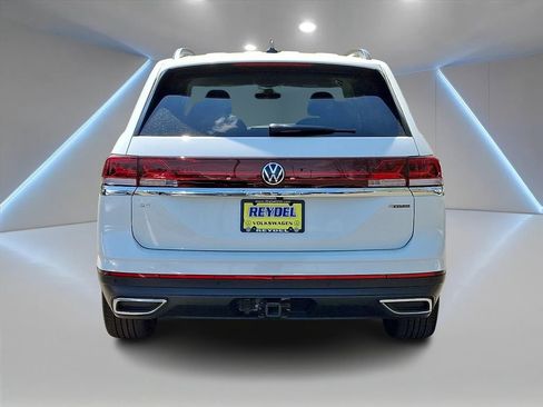 Certified 2025 Volkswagen Atlas SE image 6
