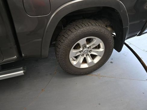 Used 2019 RAM 1500 Laramie AWD/4WD image 16
