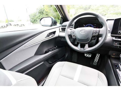 Used 2026 Toyota Camry SE FWD image 6