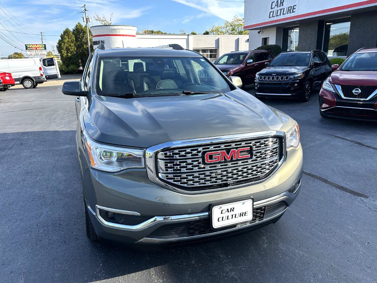 Used 2018 GMC Acadia Denali w/ Technology Package AWD/4WD image 2