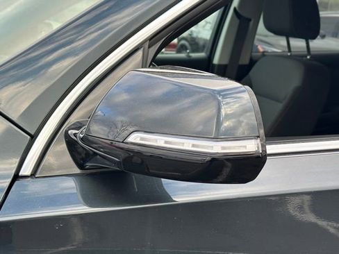 Used 2019 Chevrolet Traverse LT image 11