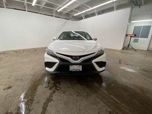 Used 2021 Toyota Camry SE image 9