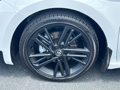 New 2026 Toyota Camry Hybrid FWD image 5