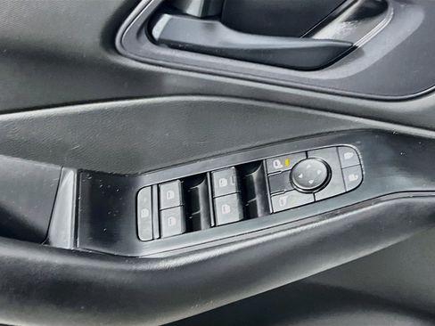 Used 2024 Nissan Rogue S FWD image 17