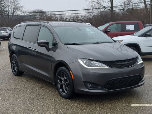 Certified 2019 Chrysler Pacifica Limited w/ S Appearance Package image 16