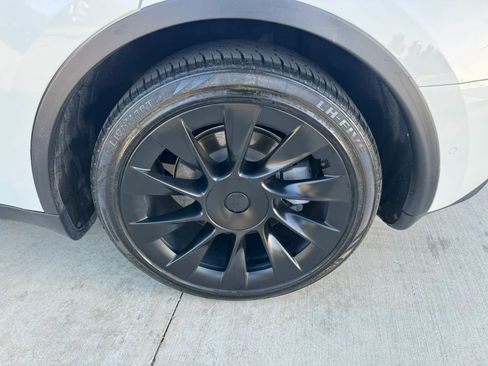 Used 2023 Tesla Model Y 2WD image 15