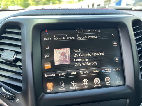 Used 2016 Jeep Cherokee Trailhawk w/ Trailer Tow Group AWD/4WD image 22