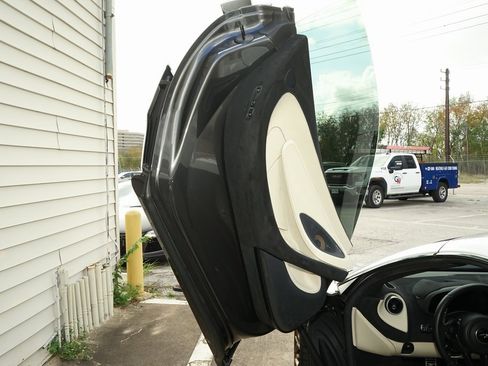 Used 2019 McLaren 570S Spider image 10