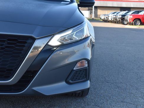 Used 2020 Nissan Altima 2.5 SR FWD image 17