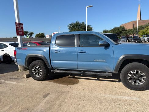 Used 2019 Toyota Tacoma TRD Off-Road AWD/4WD image 3