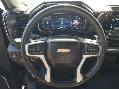 Used 2025 Chevrolet Silverado 1500 LT AWD/4WD image 17
