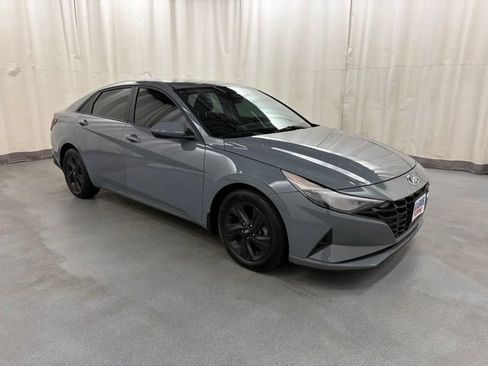 Used 2022 Hyundai Elantra SEL w/ Convenience Package FWD image 1