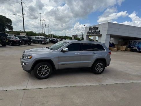 Used 2020 Jeep Grand Cherokee Limited w/ Luxury Group II image 3