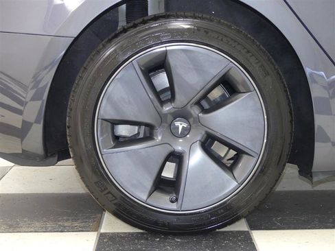 Used 2023 Tesla Model 3 Standard Range image 31