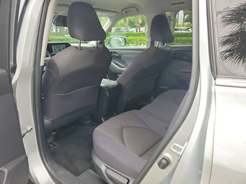 Used 2023 Toyota Highlander LE FWD image 10
