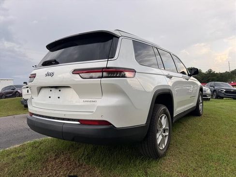 Used 2021 Jeep Grand Cherokee L Laredo w/ Luxury Tech Group I RWD image 4