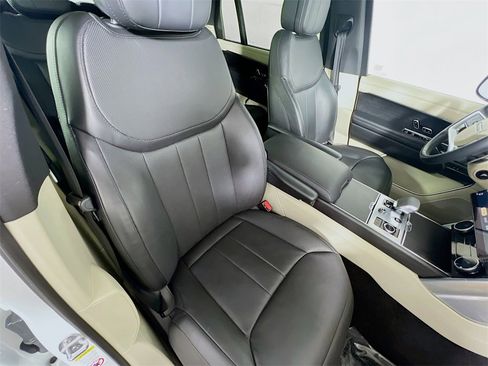 Used 2022 Land Rover Range Rover Long Wheelbase SE image 31