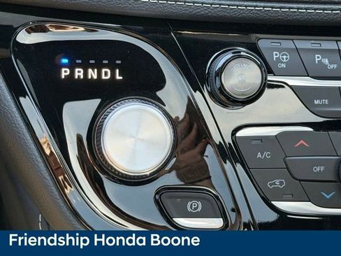 Used 2023 Chrysler Pacifica Limited w/ Uconnect Theater Family Group image 34