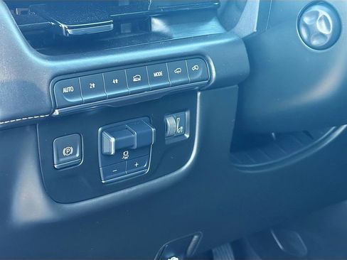 Certified 2023 Cadillac Escalade ESV Sport Platinum w/ LPO, ONYX Package image 11