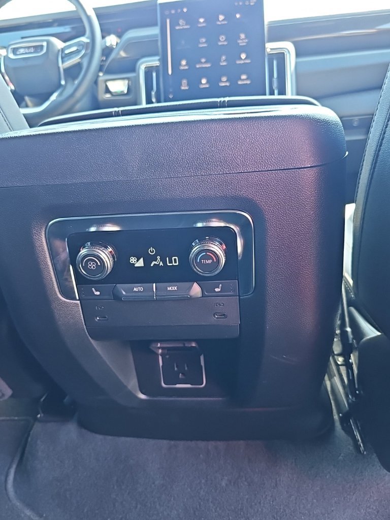 Used 2025 GMC Yukon XL Elevation AWD/4WD image 22