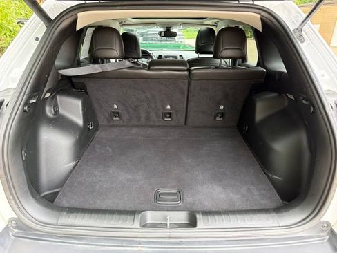 Used 2019 Jeep Cherokee Latitude Plus w/ Comfort/Convenience Group AWD/4WD image 19
