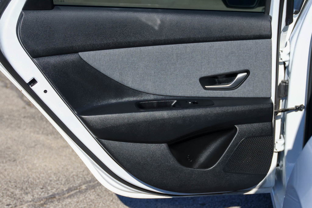 Used 2025 Hyundai Elantra Limited FWD image 13