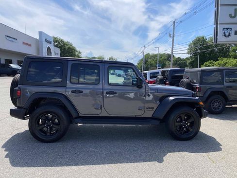 Used 2022 Jeep Wrangler Unlimited Sport AWD/4WD image 2